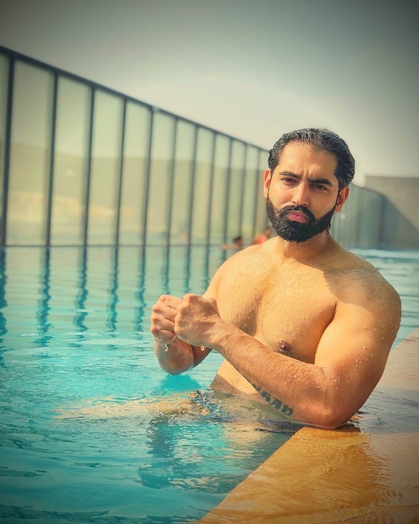 Parmish verma Singer in Swing pool without Clothes