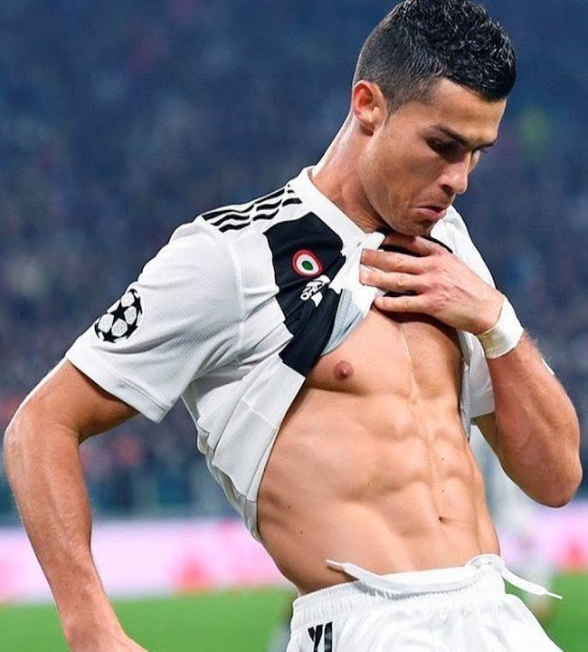 Ronaldo six-packs photos 