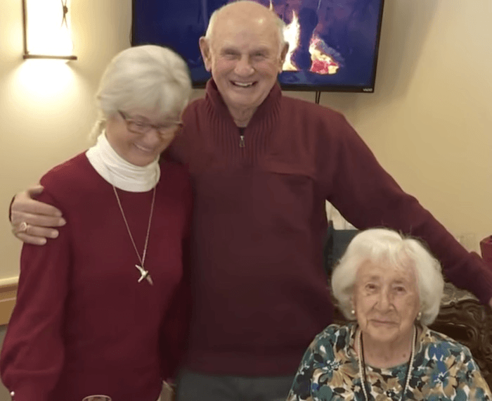twins celebrated 80th birthday with their mother